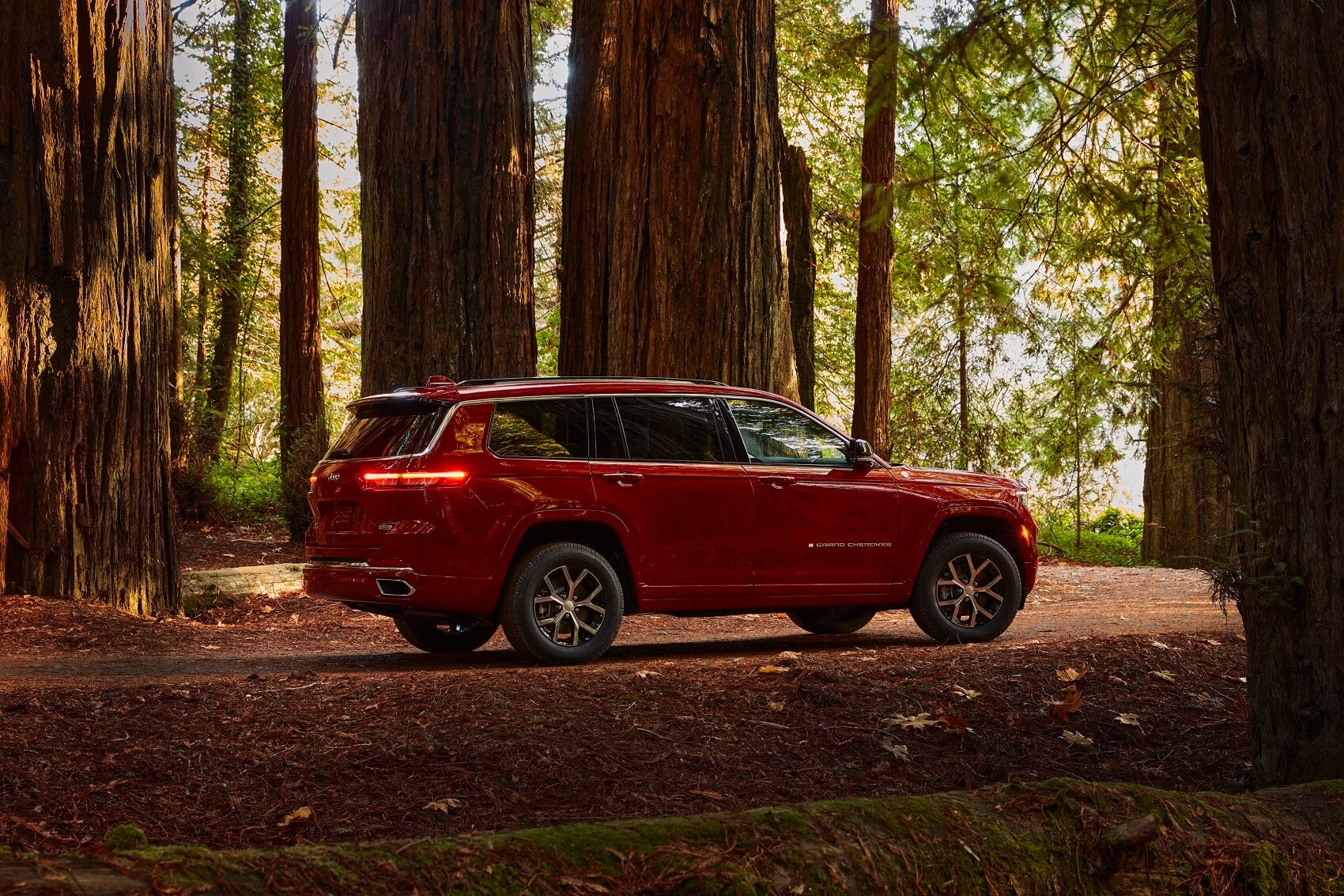 Jeep Grand Cherokee L in Red Rear
