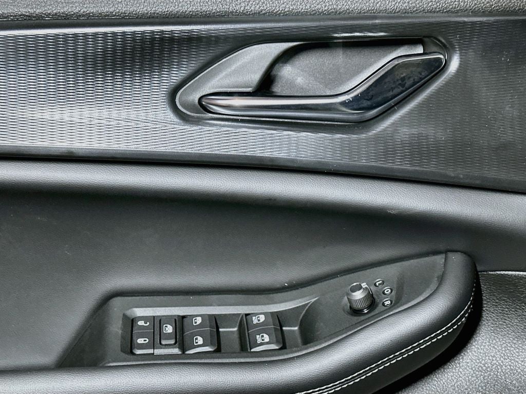 2027 Jeep Grand Cherokee Base