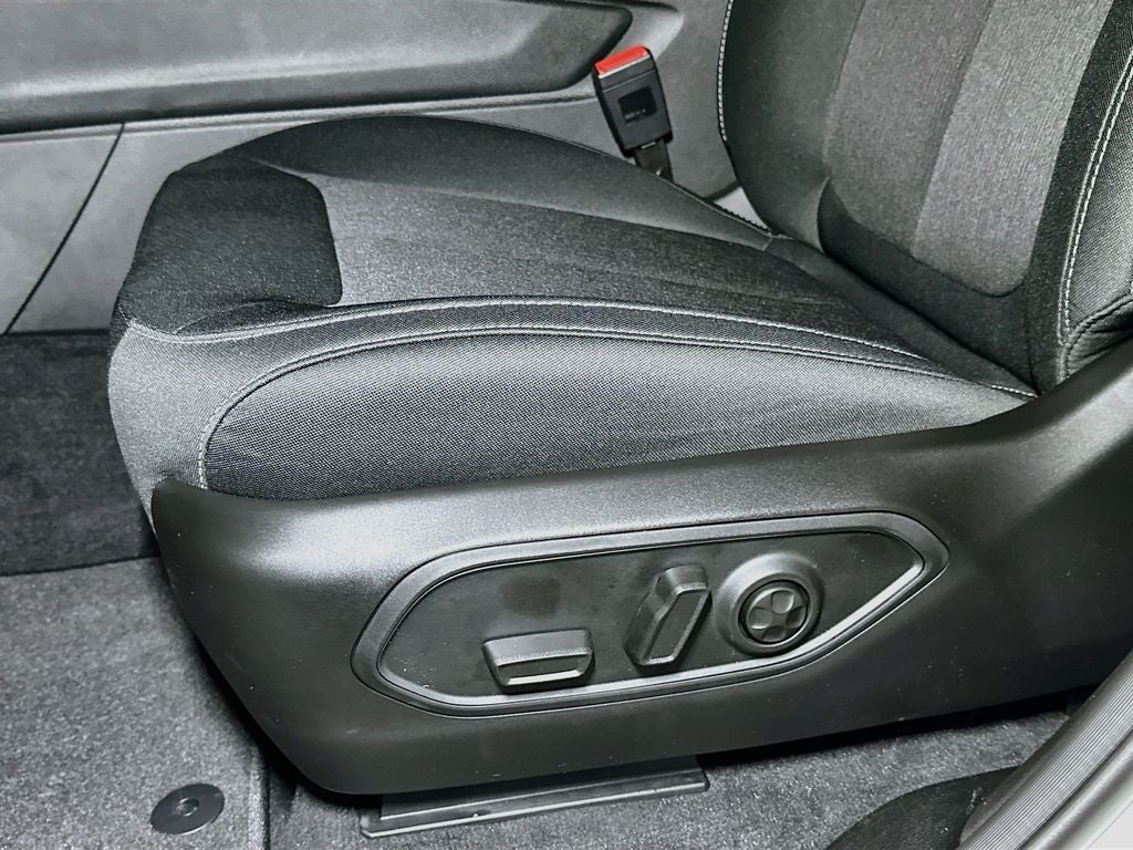 2027 Jeep Grand Cherokee Base