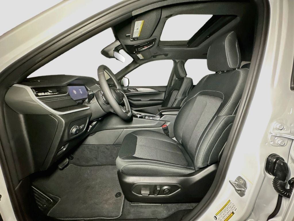 2027 Jeep Grand Cherokee Base