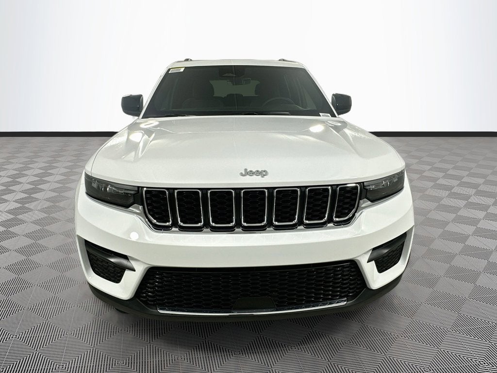 2027 Jeep Grand Cherokee Base