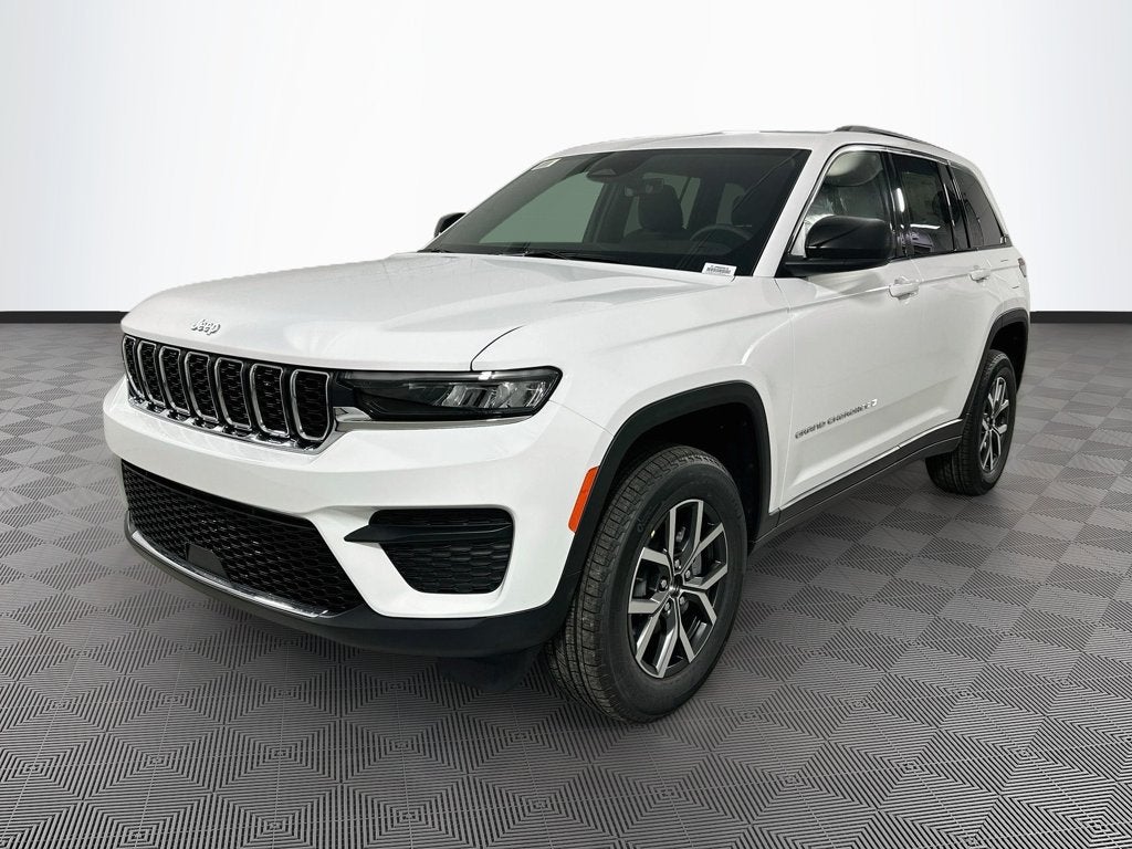 2027 Jeep Grand Cherokee Base