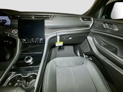 2027 Jeep Grand Cherokee Base