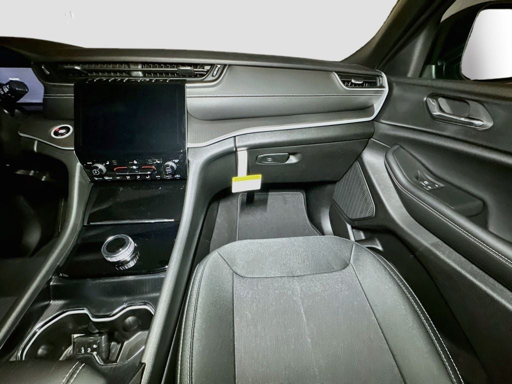 2027 Jeep Grand Cherokee Base