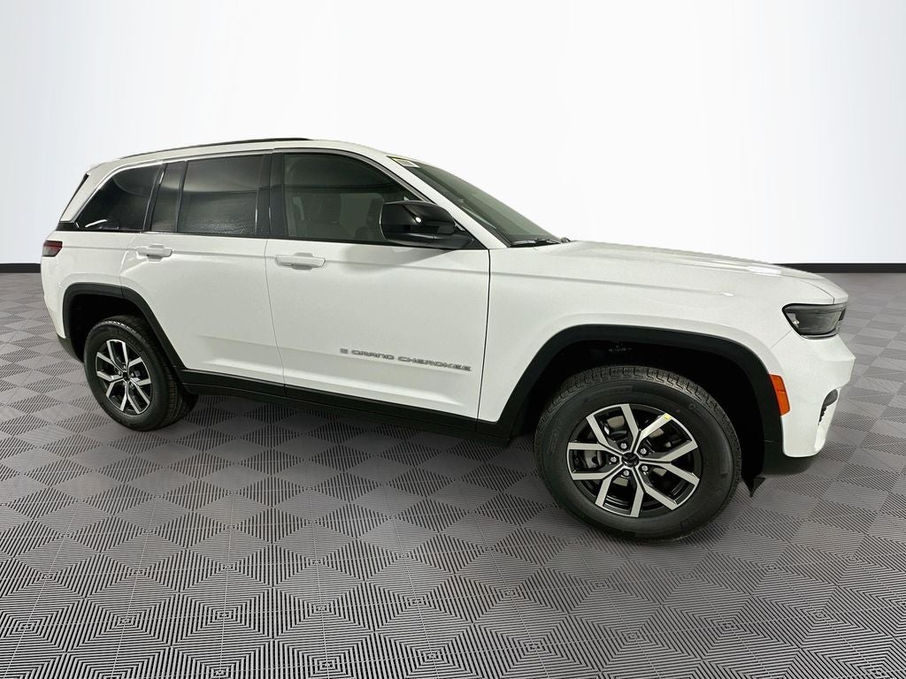 2027 Jeep Grand Cherokee Base