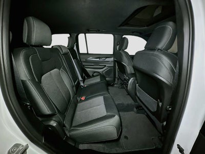 2027 Jeep Grand Cherokee Base