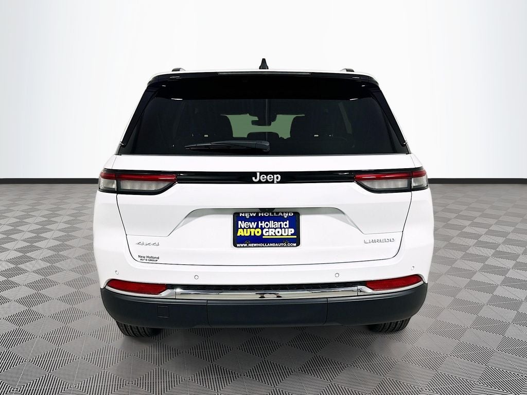 2027 Jeep Grand Cherokee Base