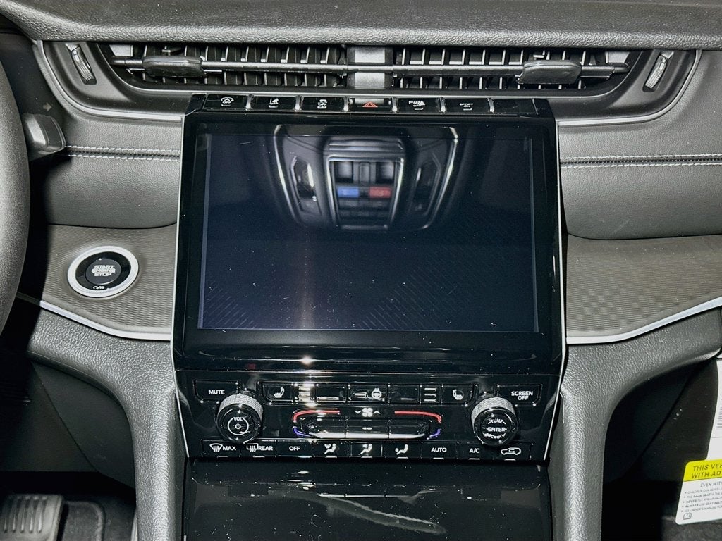 2027 Jeep Grand Cherokee Base