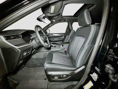 2027 Jeep Grand Cherokee Base