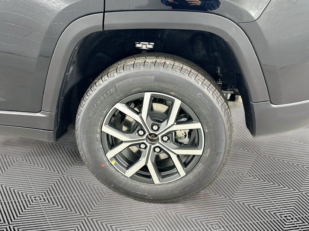 2027 Jeep Grand Cherokee Base