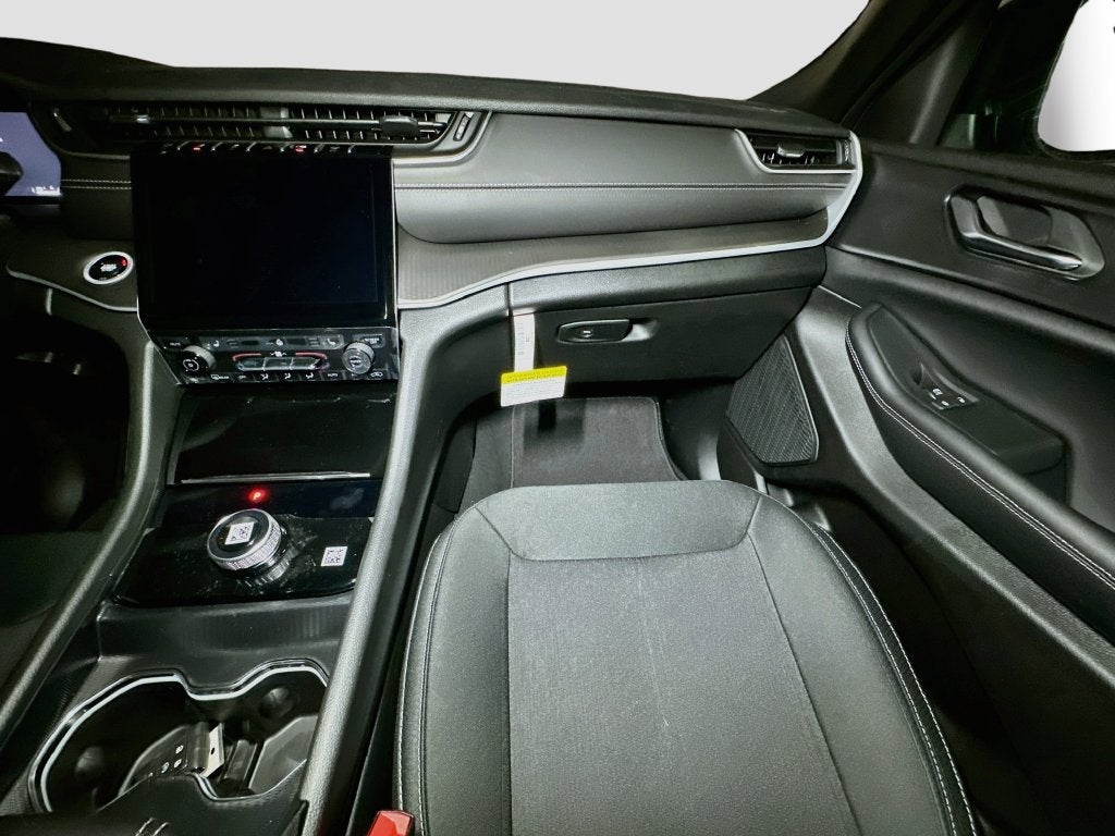 2027 Jeep Grand Cherokee Base