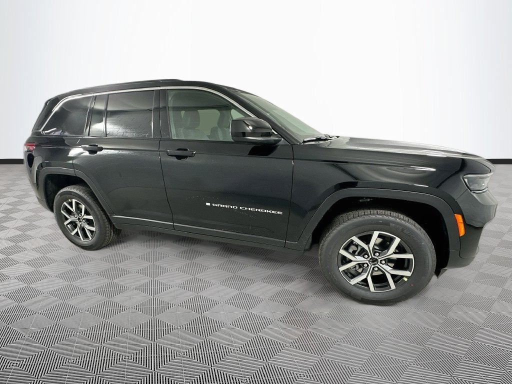 2027 Jeep Grand Cherokee Base