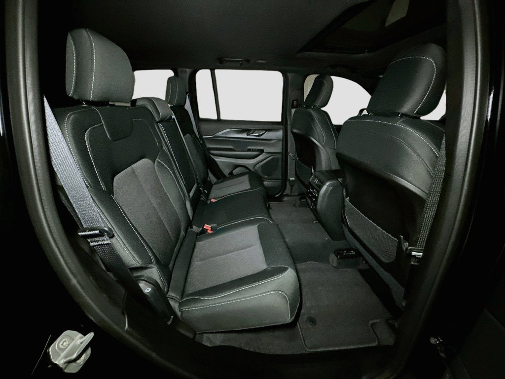 2027 Jeep Grand Cherokee Base