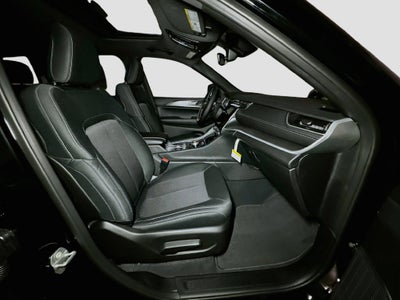 2027 Jeep Grand Cherokee Base