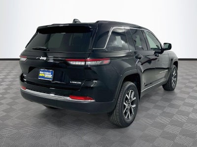 2027 Jeep Grand Cherokee Base