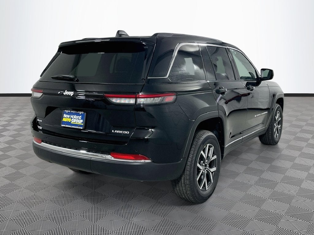 2027 Jeep Grand Cherokee Base