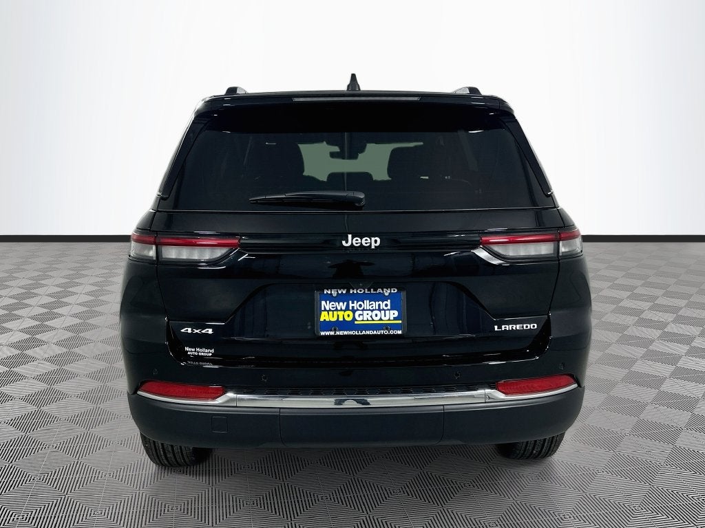 2027 Jeep Grand Cherokee Base