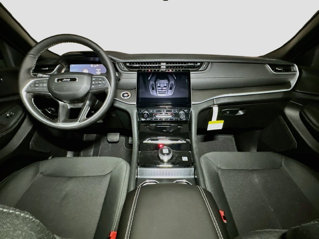 2027 Jeep Grand Cherokee Base