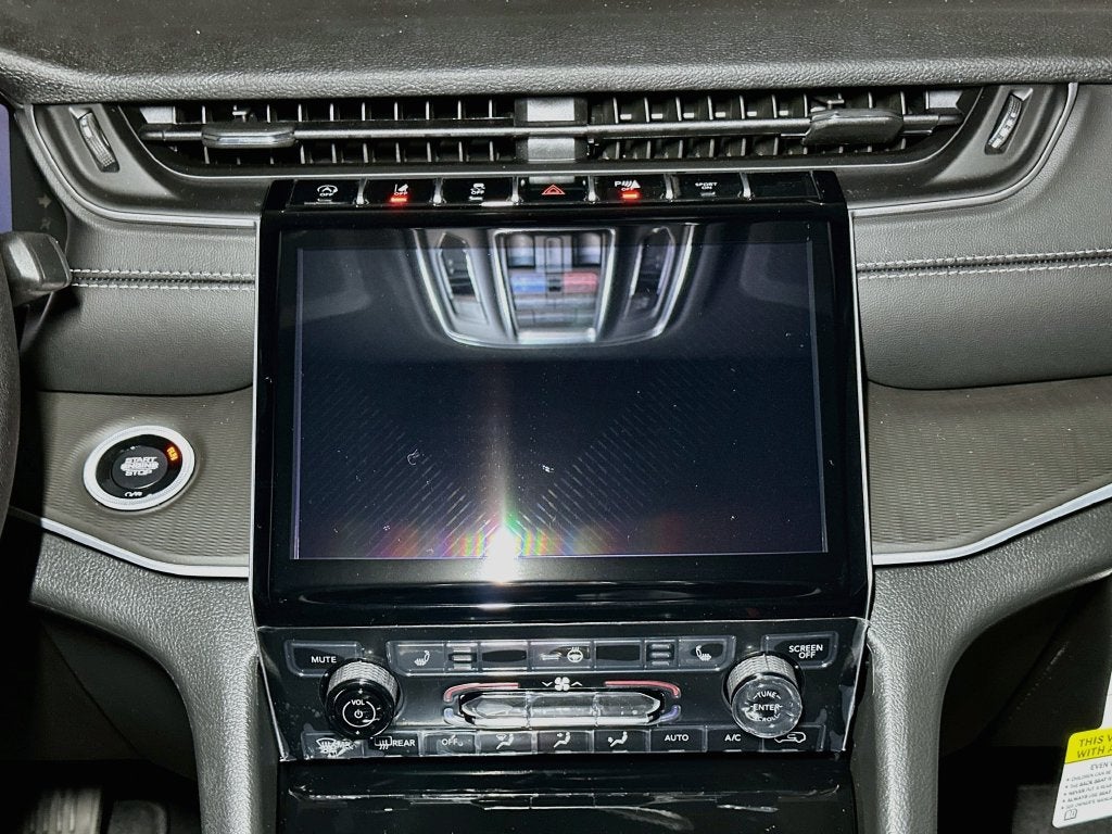 2027 Jeep Grand Cherokee Base