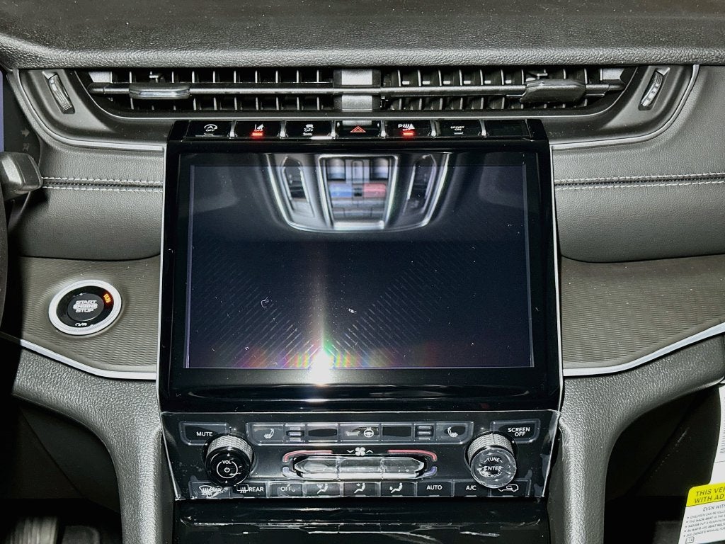 2027 Jeep Grand Cherokee Base