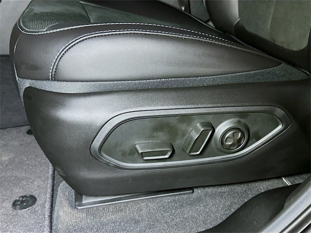 2025 Jeep Grand Cherokee Base