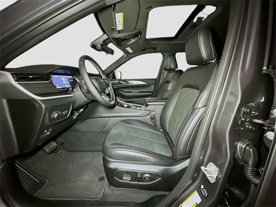 2025 Jeep Grand Cherokee Base