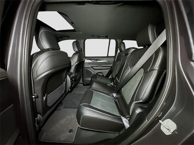 2025 Jeep Grand Cherokee Base