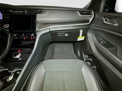 2025 Jeep Grand Cherokee Base