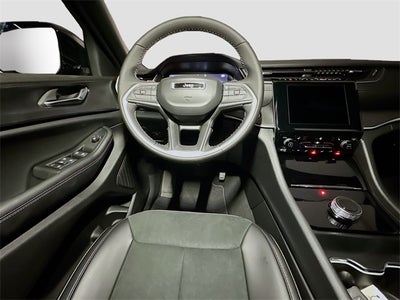 2025 Jeep Grand Cherokee Base