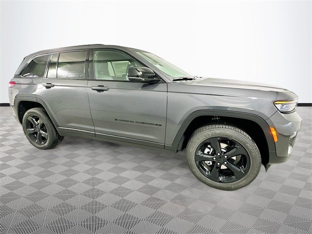 2025 Jeep Grand Cherokee Base