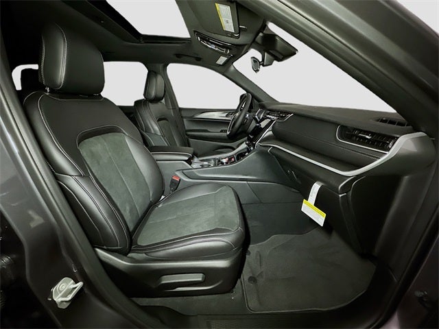 2025 Jeep Grand Cherokee Base