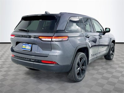 2025 Jeep Grand Cherokee Base