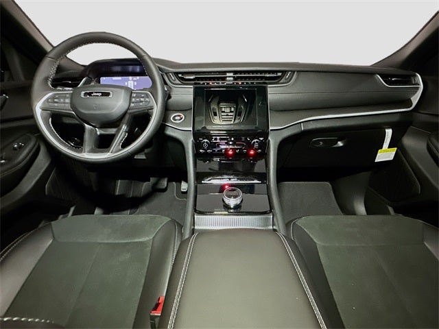 2025 Jeep Grand Cherokee Base