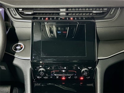 2025 Jeep Grand Cherokee Base