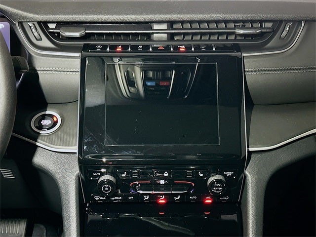 2025 Jeep Grand Cherokee Base