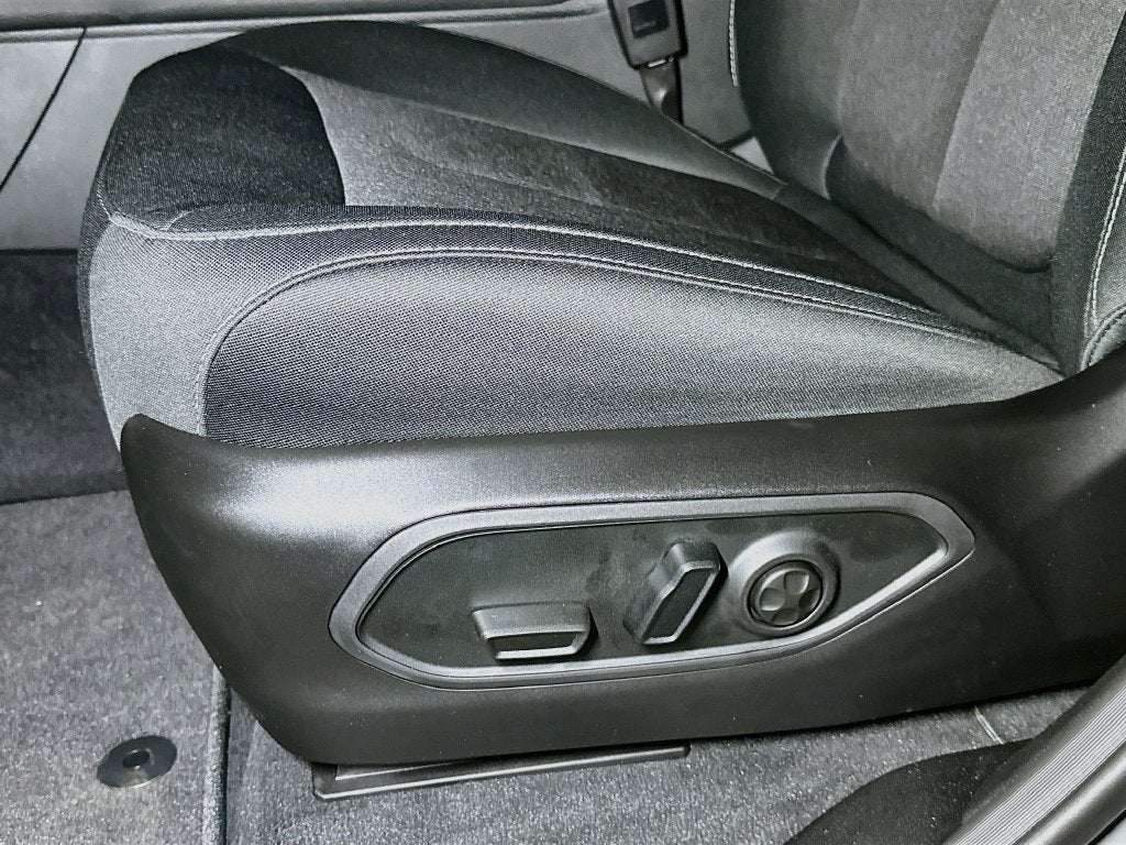 2027 Jeep Grand Cherokee Base