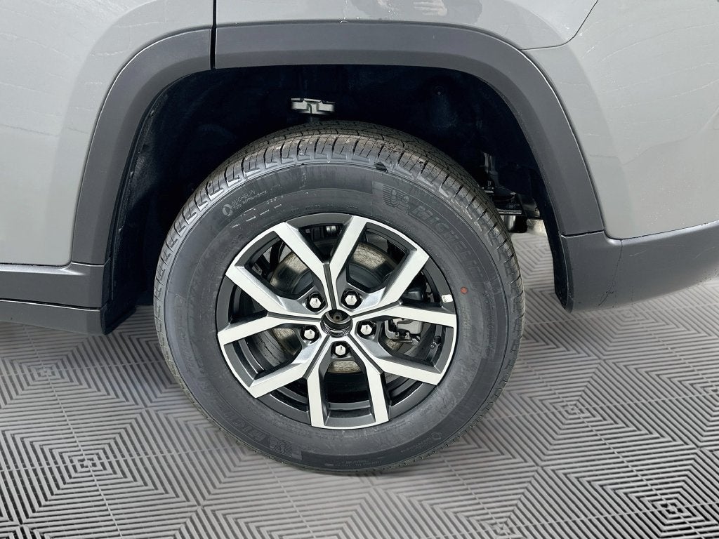 2027 Jeep Grand Cherokee Base