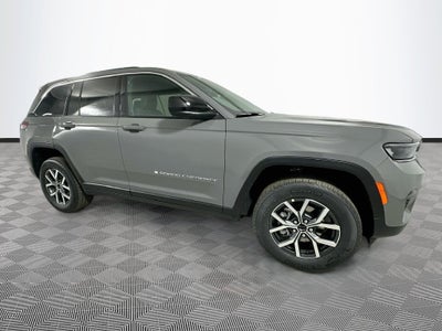 2027 Jeep Grand Cherokee Base