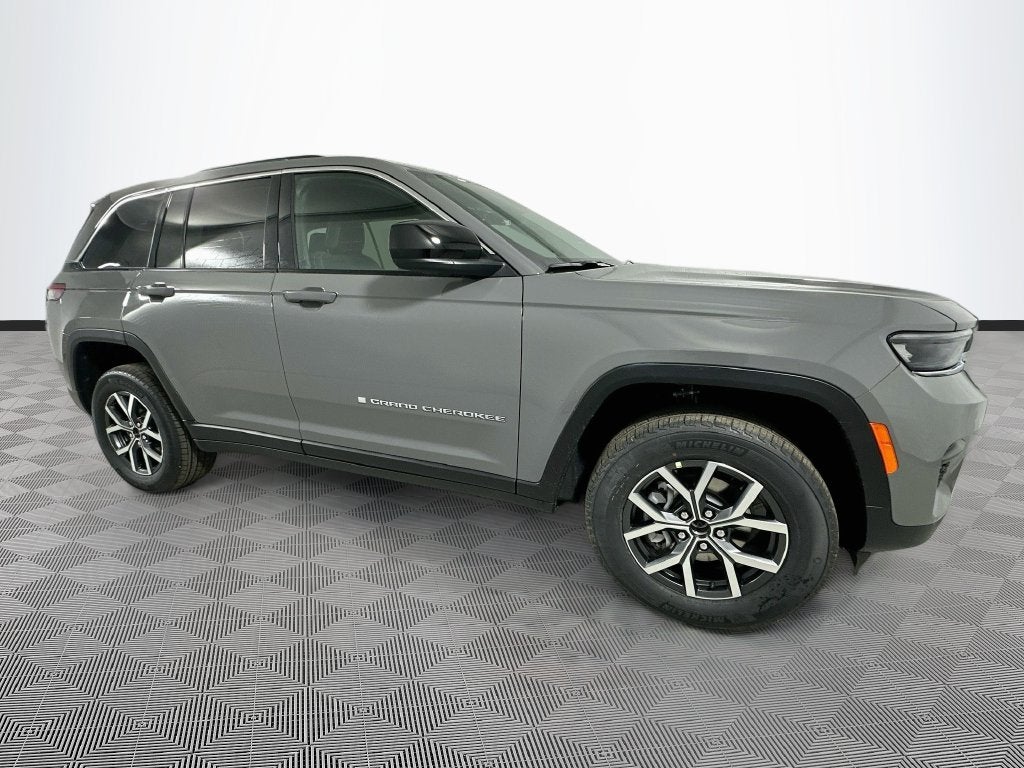 2027 Jeep Grand Cherokee Base