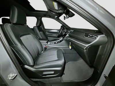 2027 Jeep Grand Cherokee Base