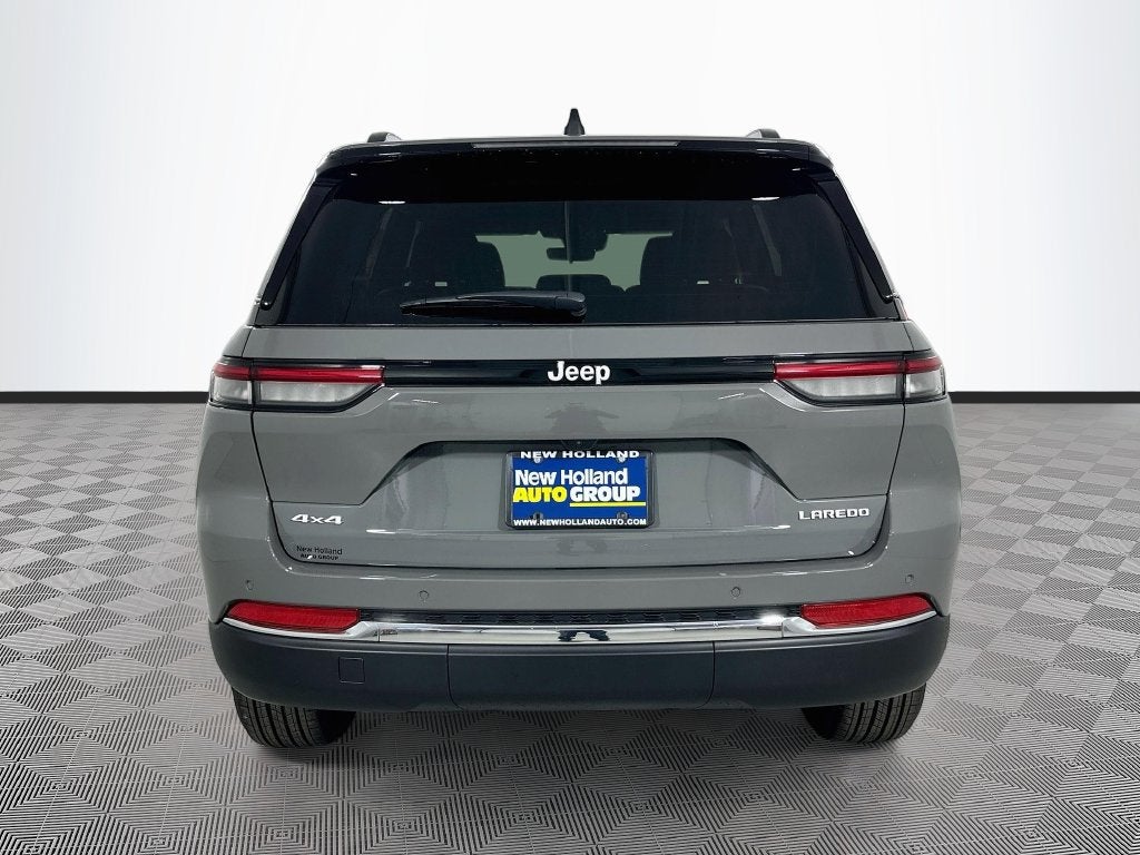 2027 Jeep Grand Cherokee Base