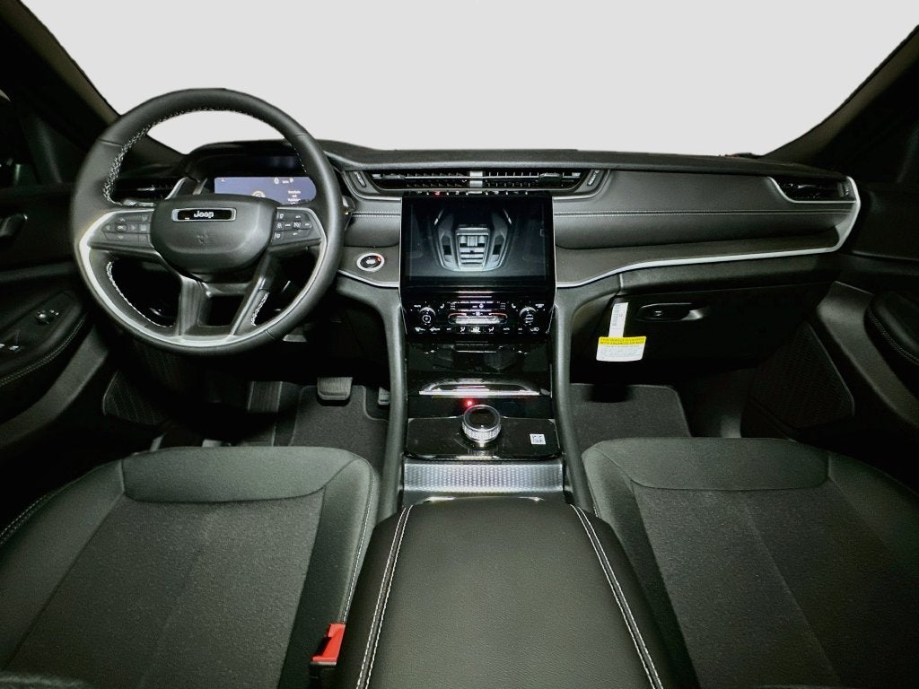 2027 Jeep Grand Cherokee Base