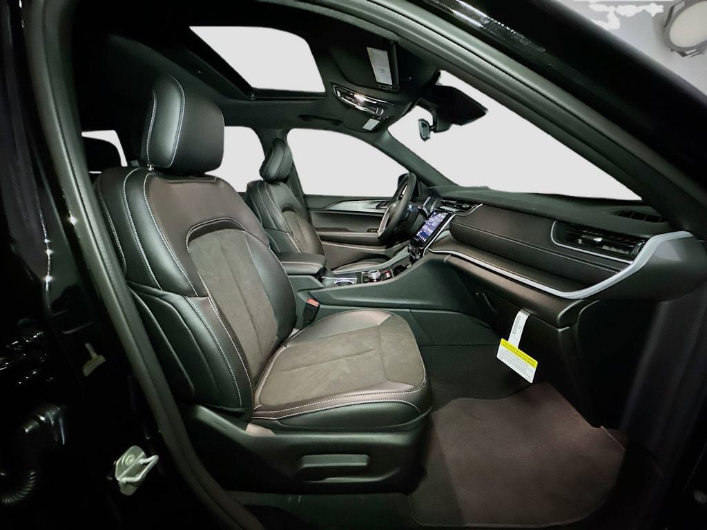 2025 Jeep Grand Cherokee Altitude - Photo 36