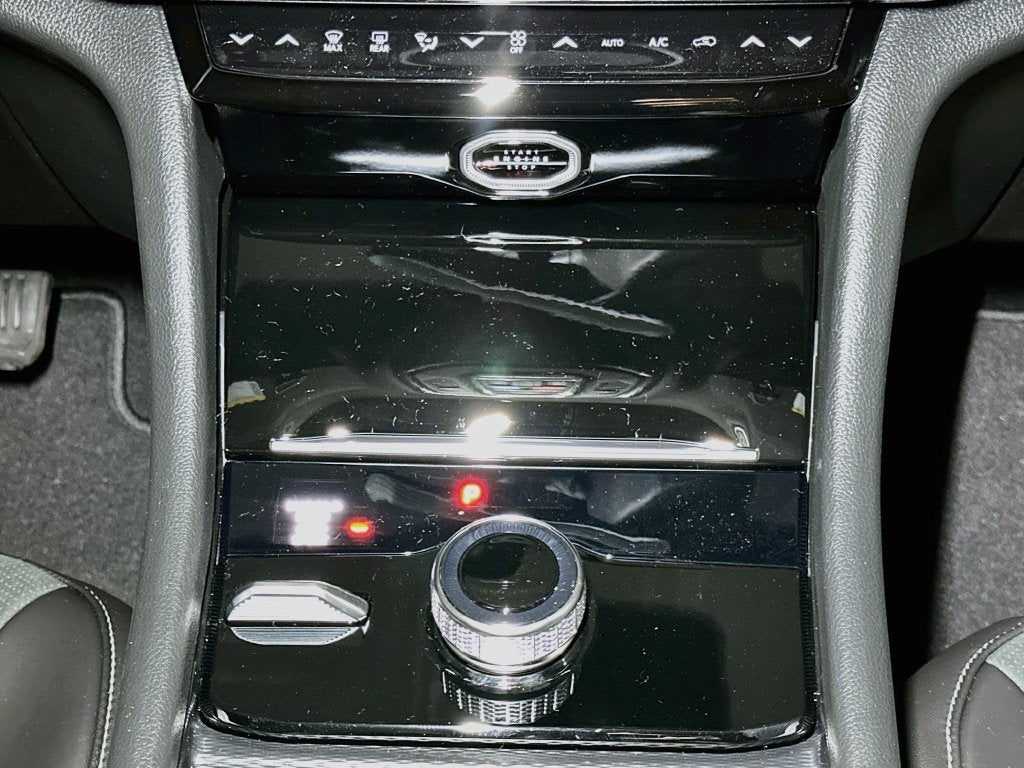 2027 Jeep Grand Cherokee Base