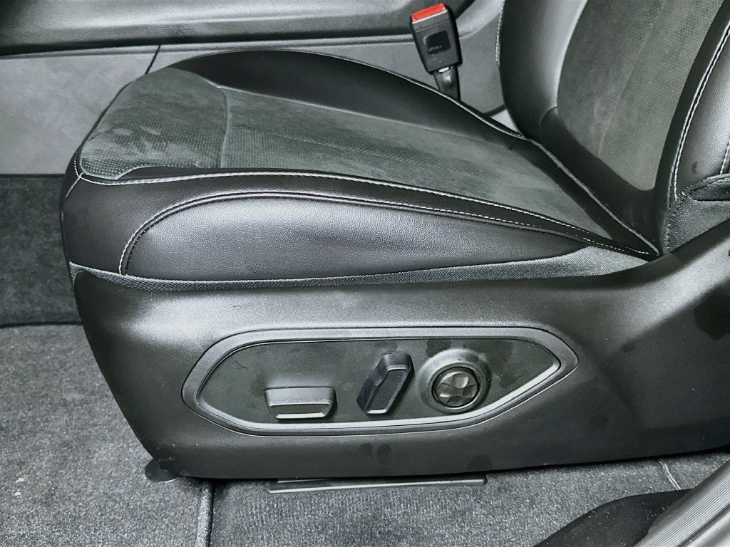 2027 Jeep Grand Cherokee Base
