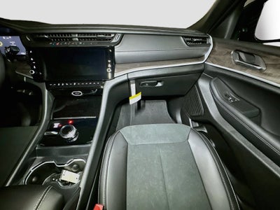2027 Jeep Grand Cherokee Base