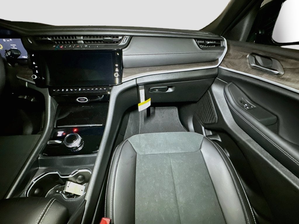 2027 Jeep Grand Cherokee Base