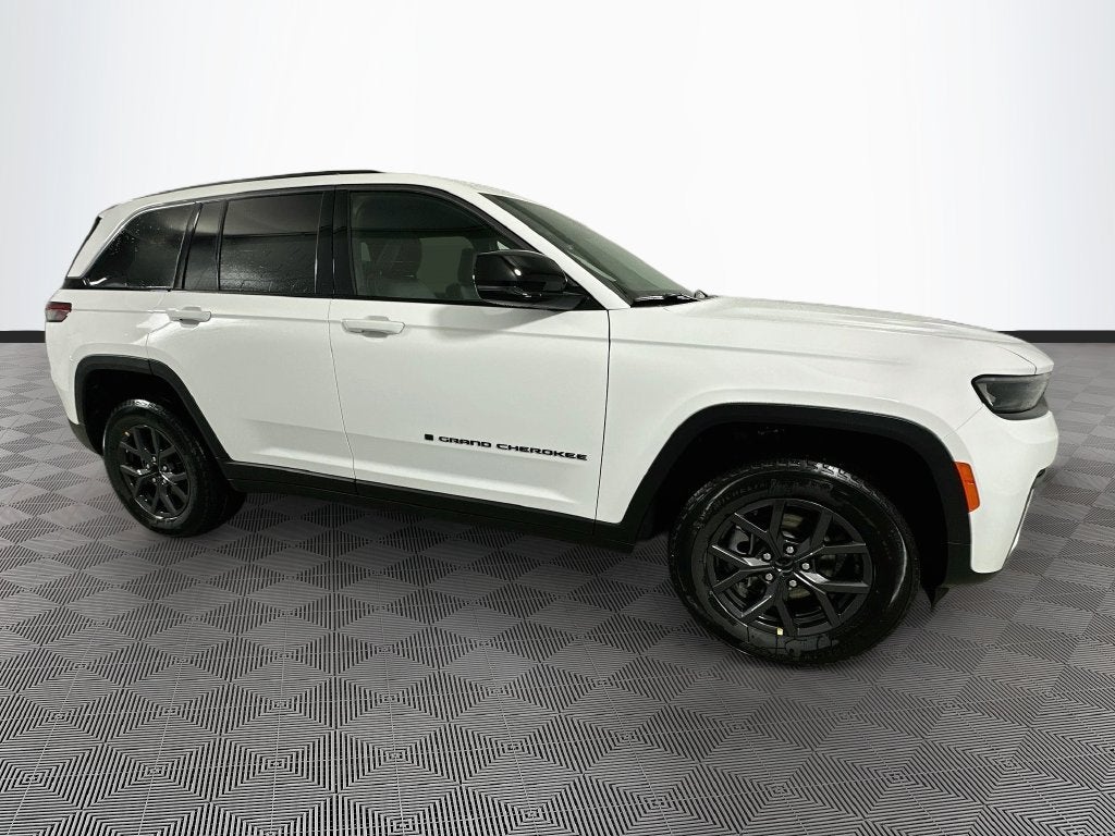 2027 Jeep Grand Cherokee Base