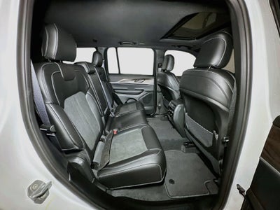 2027 Jeep Grand Cherokee Base