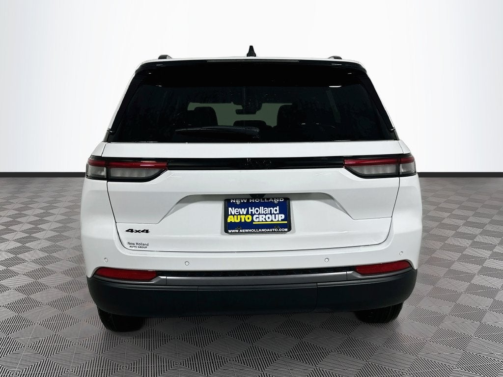 2027 Jeep Grand Cherokee Base